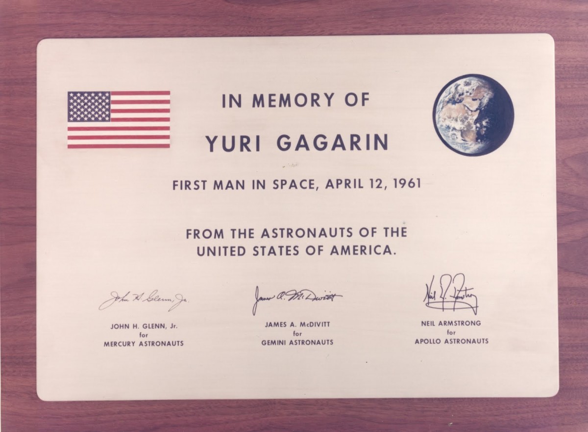 Мемориальная доска в США в честь полёта Юрия Гагарина