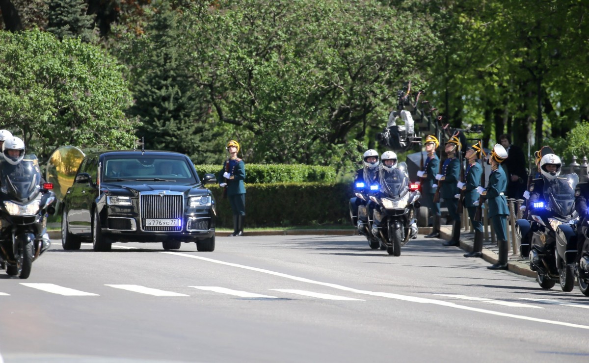 лимузин В.В. Путина во время инаугурации 7 мая 2018 года  - проект Кортеж (AURUS, ЕМП)