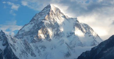 Самая высокая гора в мире - и это не Эверест (выше Джамолунгмы!)
